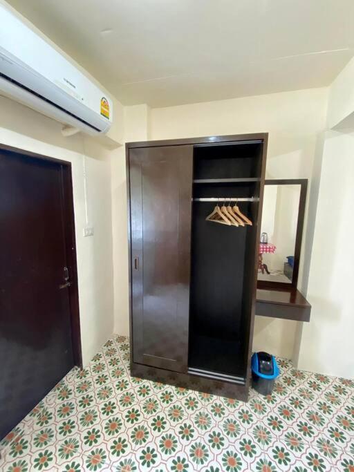 Ratanawong Place 823 Bangkok Exterior photo