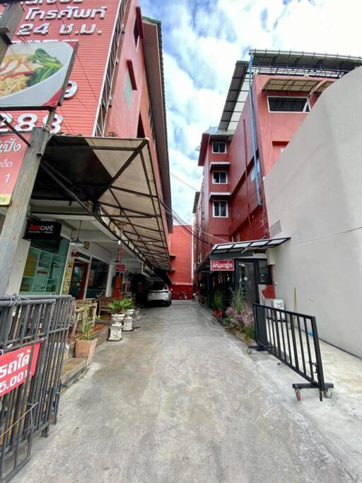 Ratanawong Place 823 Bangkok Exterior photo